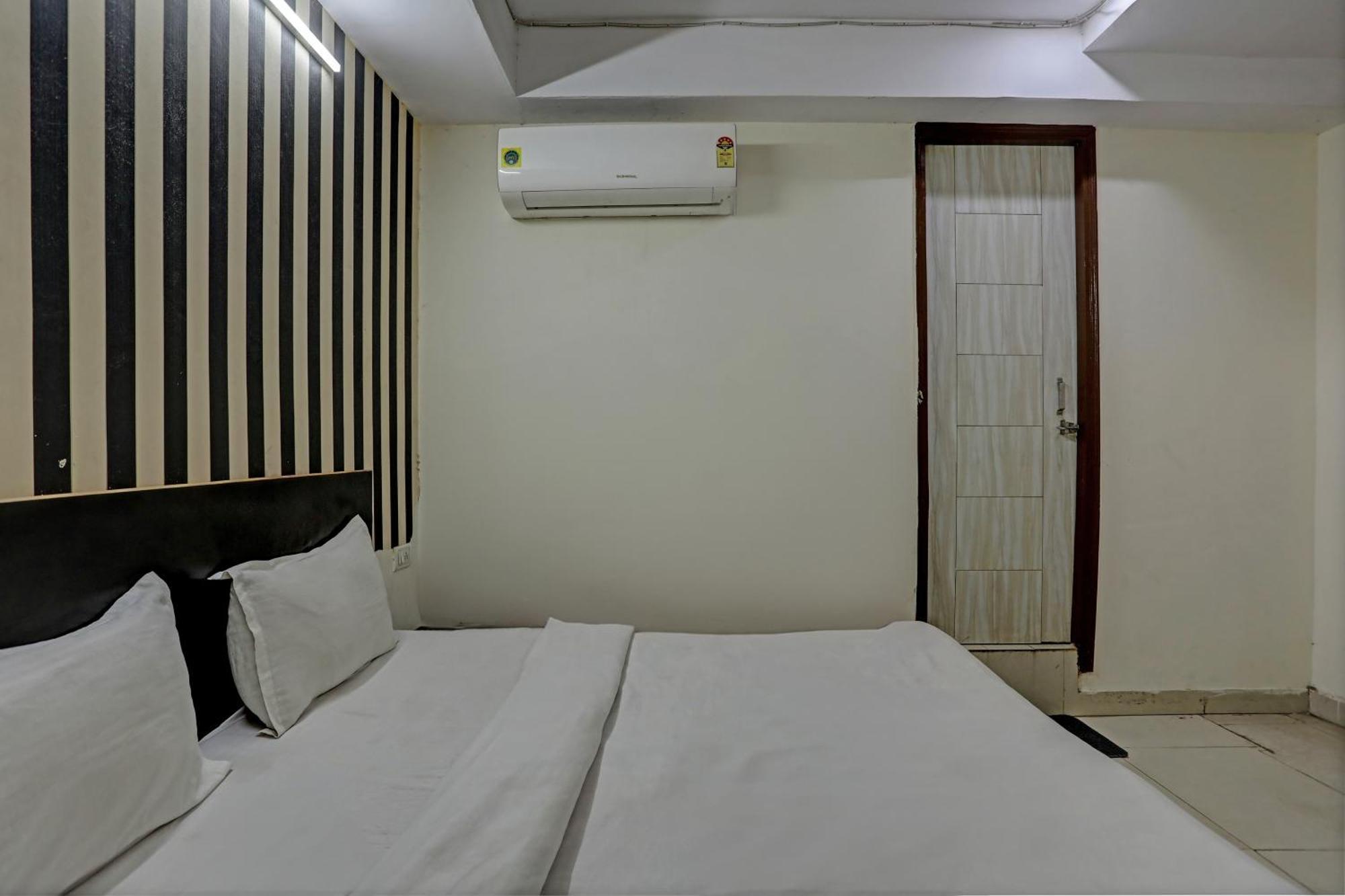 Hotel O Kanak Palace New Delhi Buitenkant foto