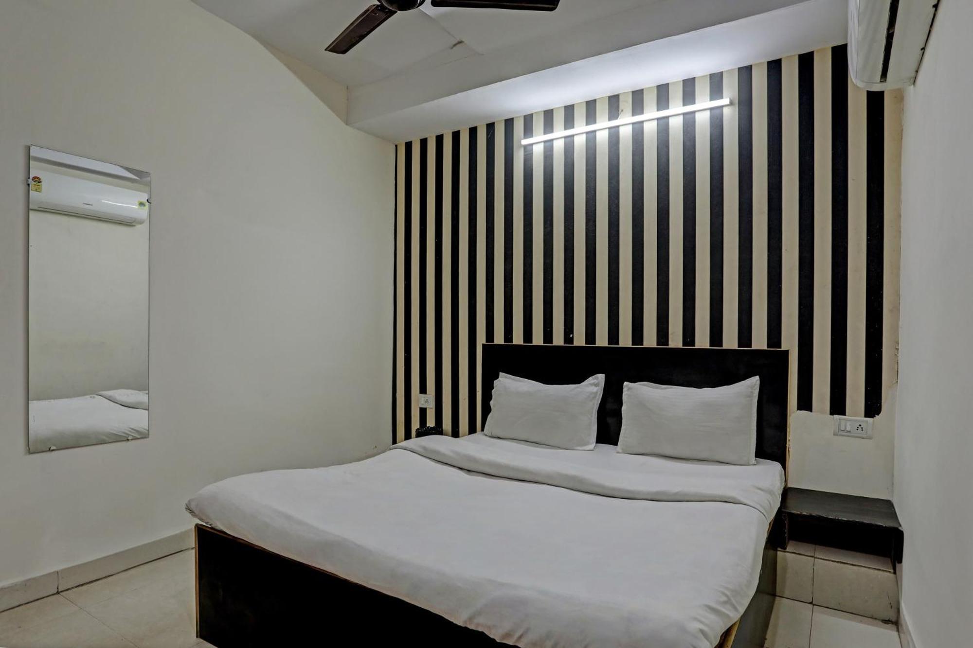 Hotel O Kanak Palace New Delhi Buitenkant foto
