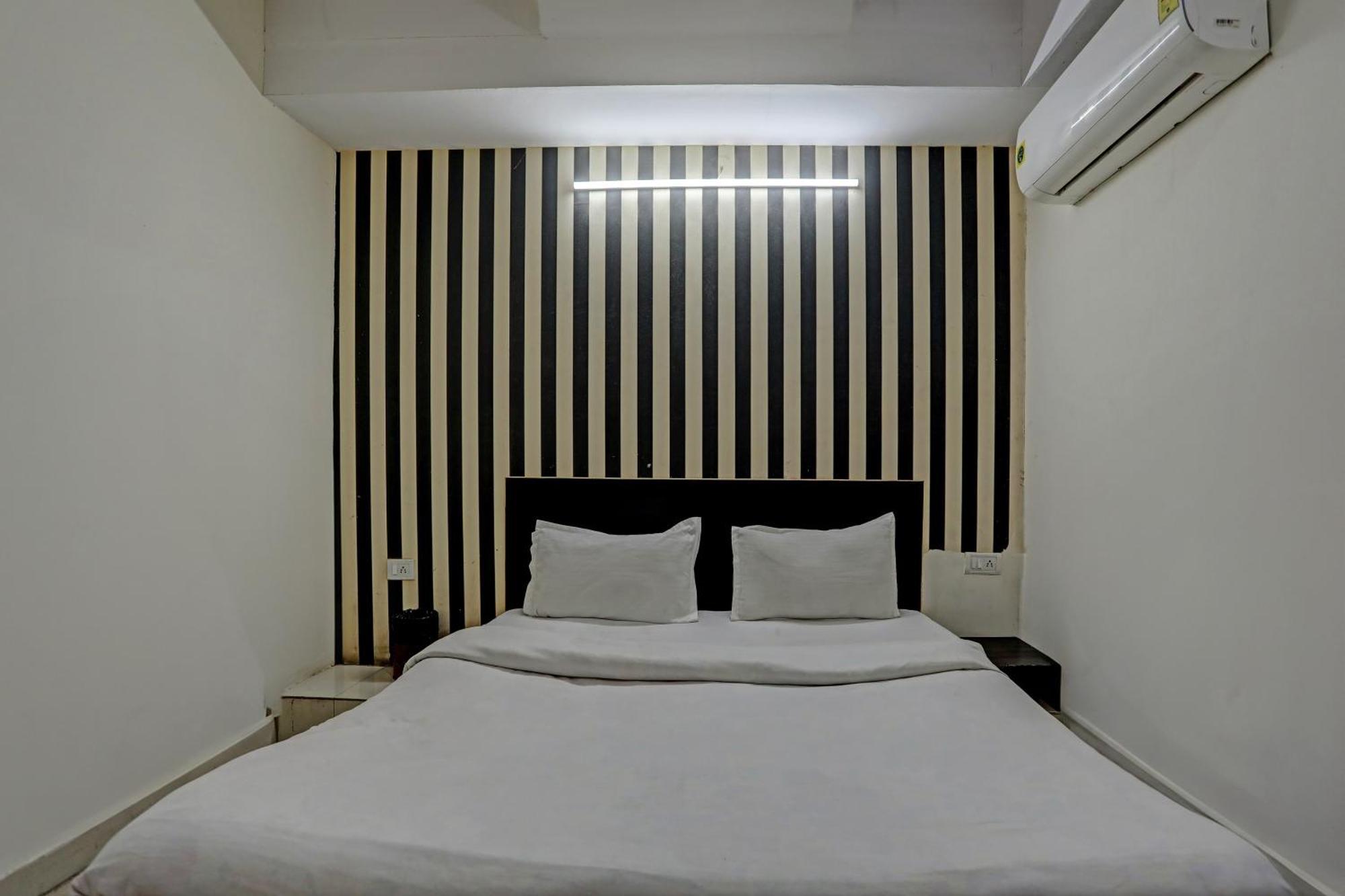 Hotel O Kanak Palace New Delhi Buitenkant foto